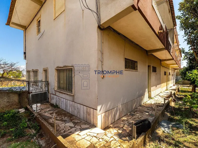 Moradia T3 em banda Famões Investimento