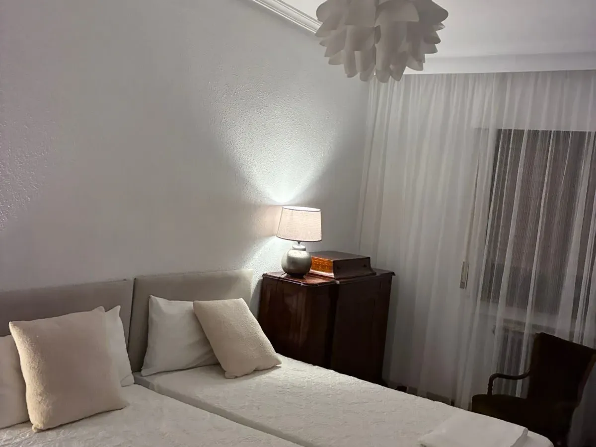 PISO DE CUATRO HABITACIONES EN SAN ROQUE