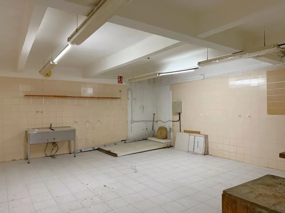 Gros, Plaza Cataluña. Muy comercial.