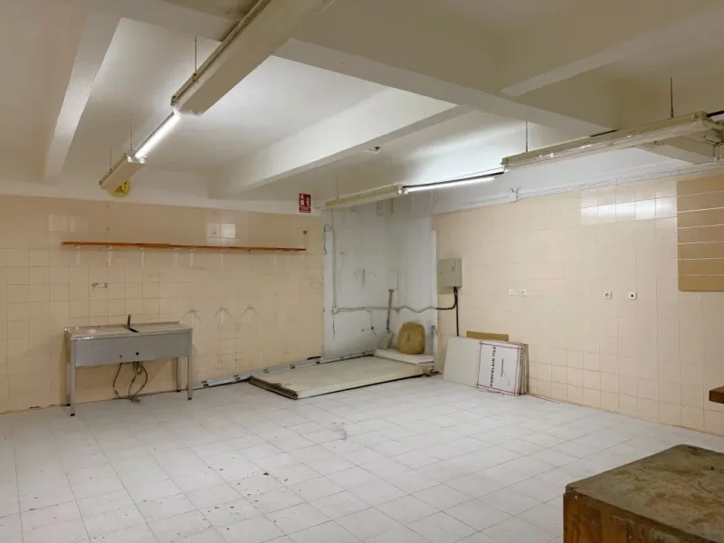 Gros, Plaza Cataluña. Muy comercial.