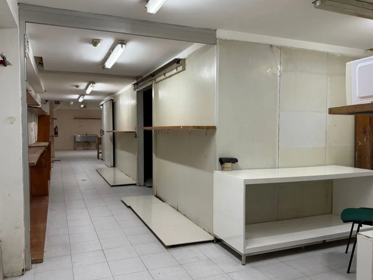 Gros, Plaza Cataluña. Muy comercial.