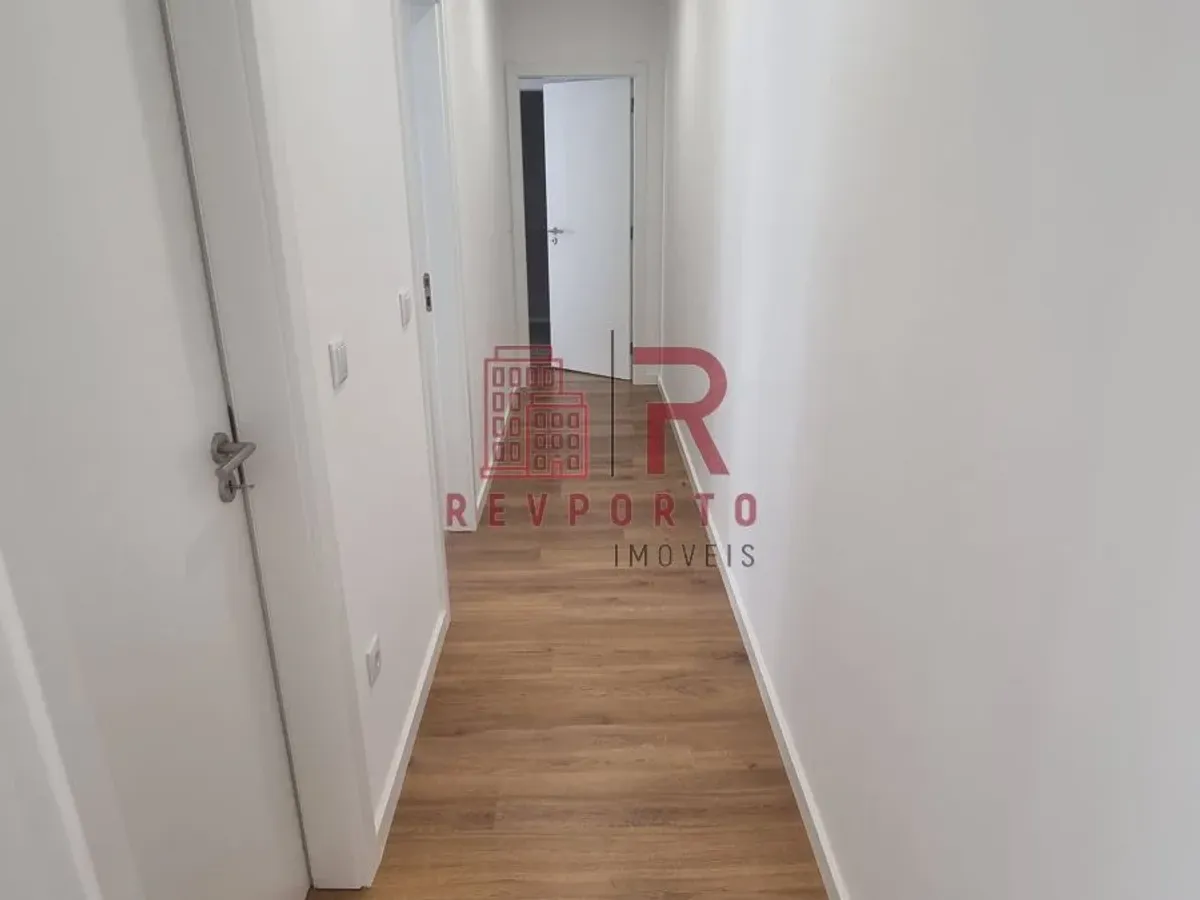 Apartamento T2, Novo, com varanda e garagem dupla