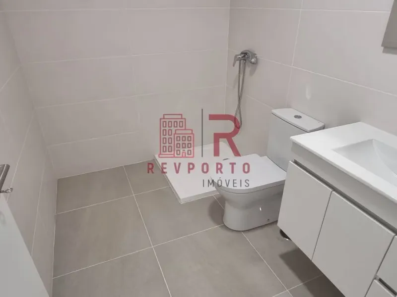 Apartamento T2, Novo, com varanda e garagem dupla