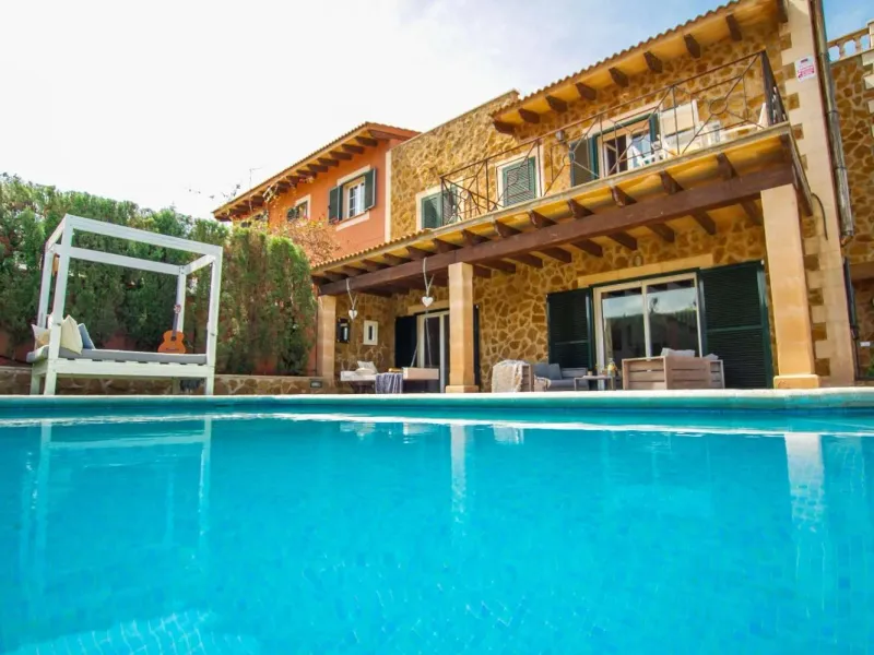 Chalet adosado en venta con piscina en Badia Gran