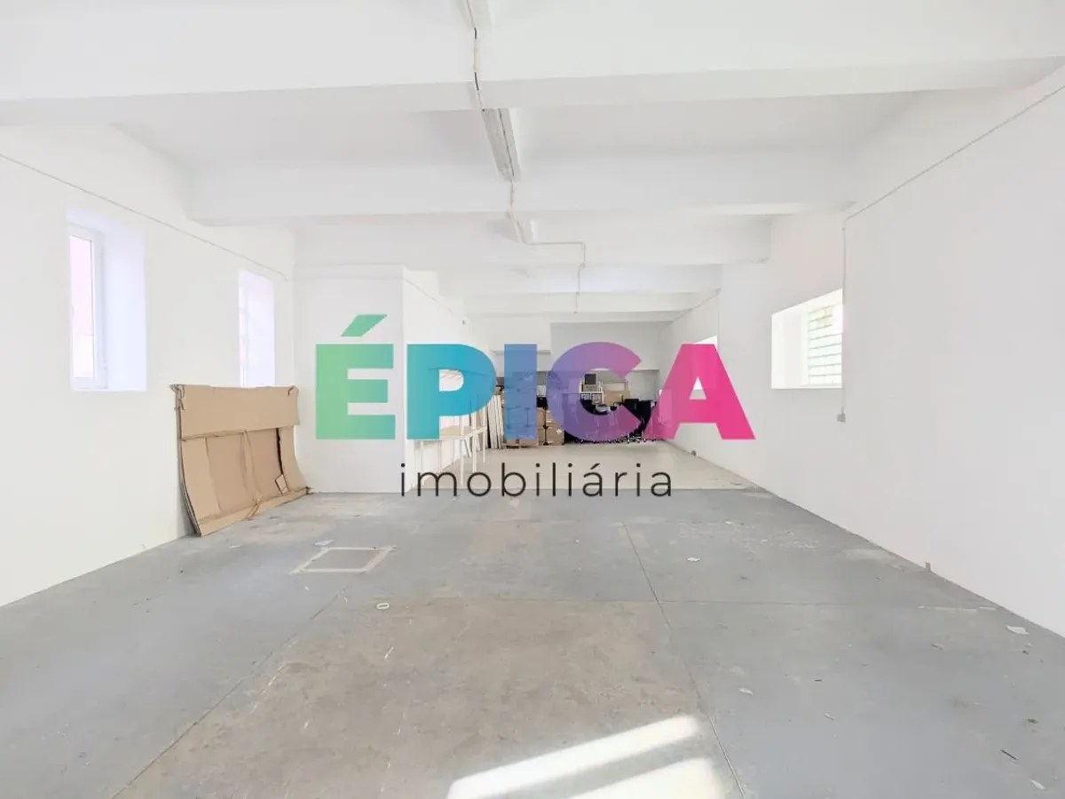 Armazém na rua do Açúcar Marvila