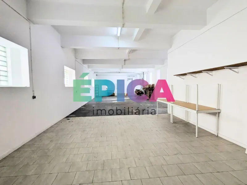 Armazém na rua do Açúcar Marvila