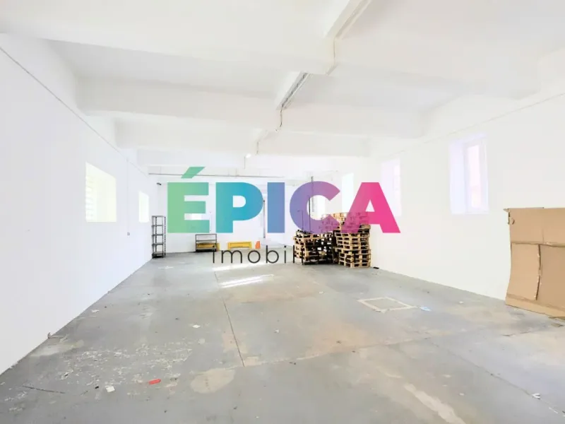 Armazém na rua do Açúcar Marvila