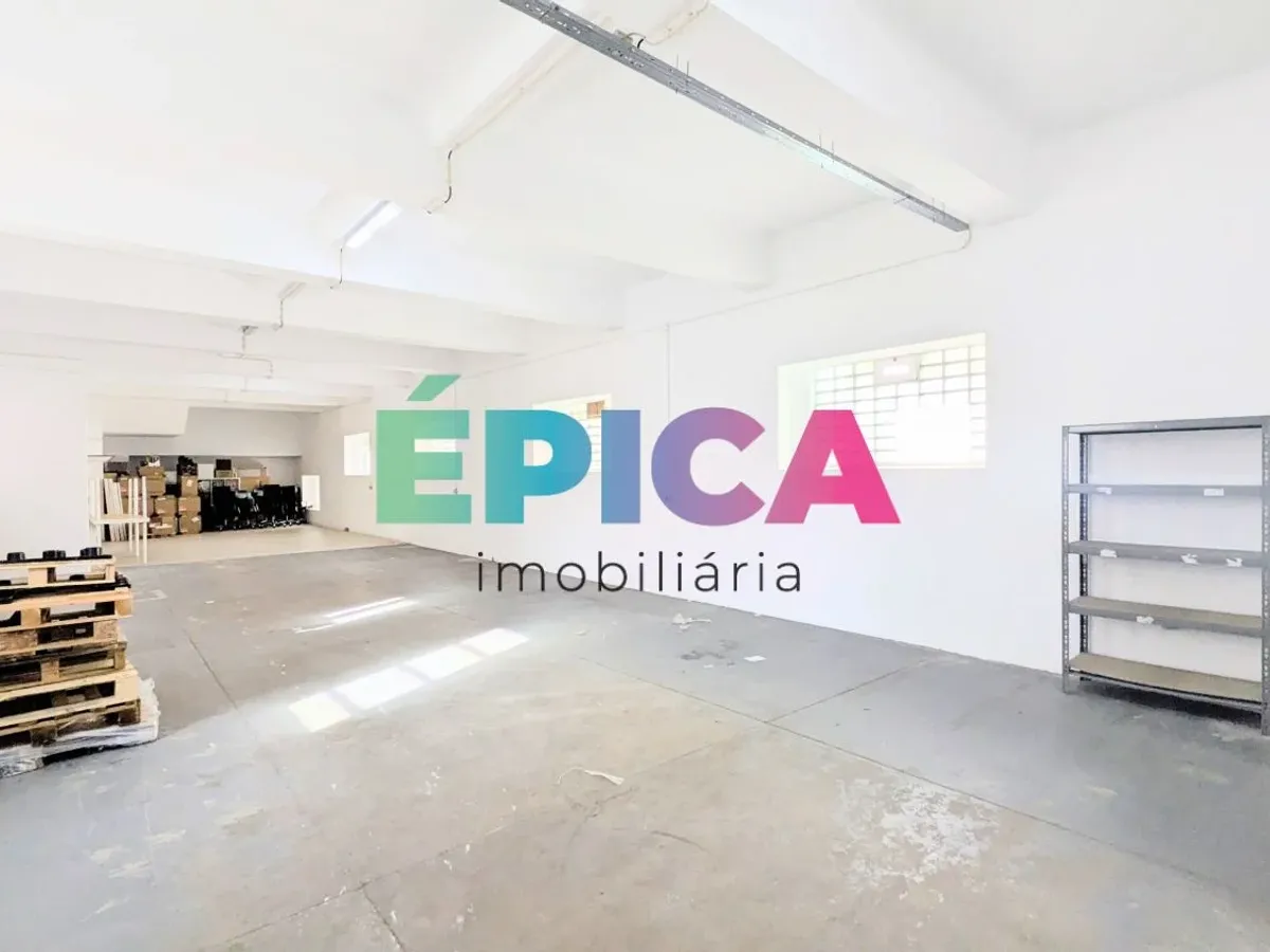 Armazém na rua do Açúcar Marvila