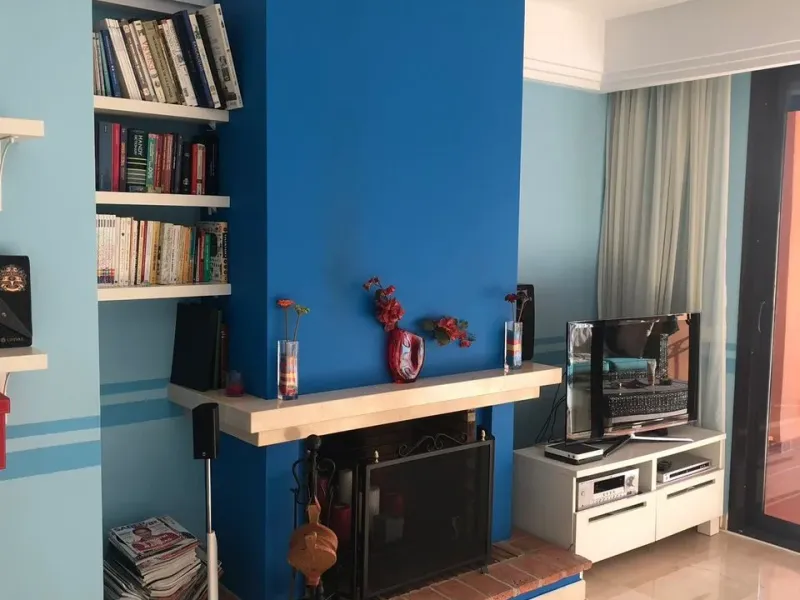 MIDDLE FLOOR APARTMENT