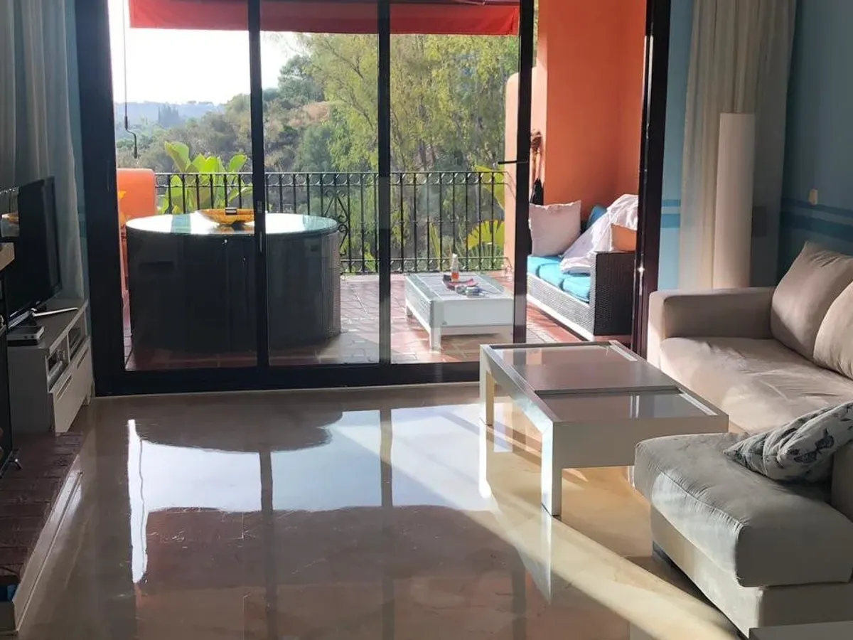 MIDDLE FLOOR APARTMENT