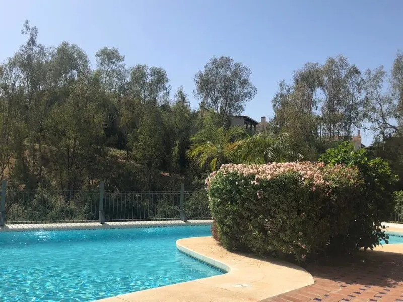 MIDDLE FLOOR APARTMENT