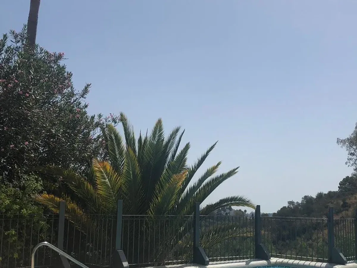 MIDDLE FLOOR APARTMENT