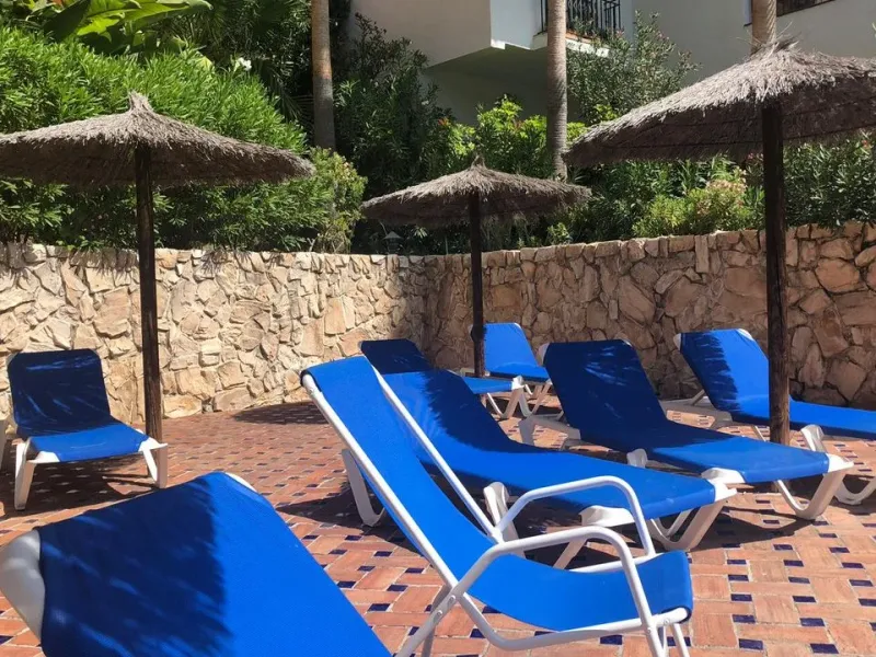 MIDDLE FLOOR APARTMENT