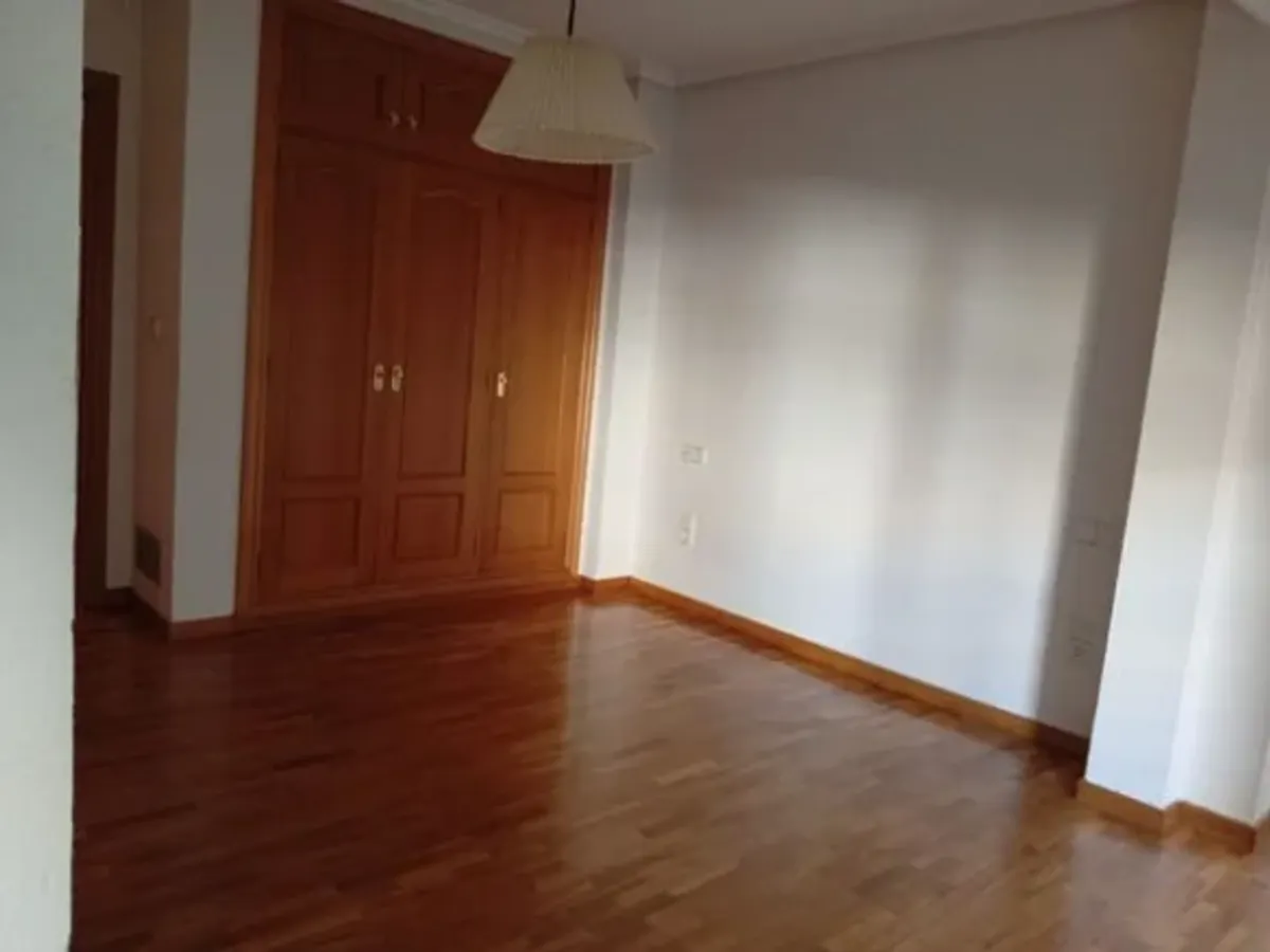 Piso en alquiler en Calle de Hernán Cortés