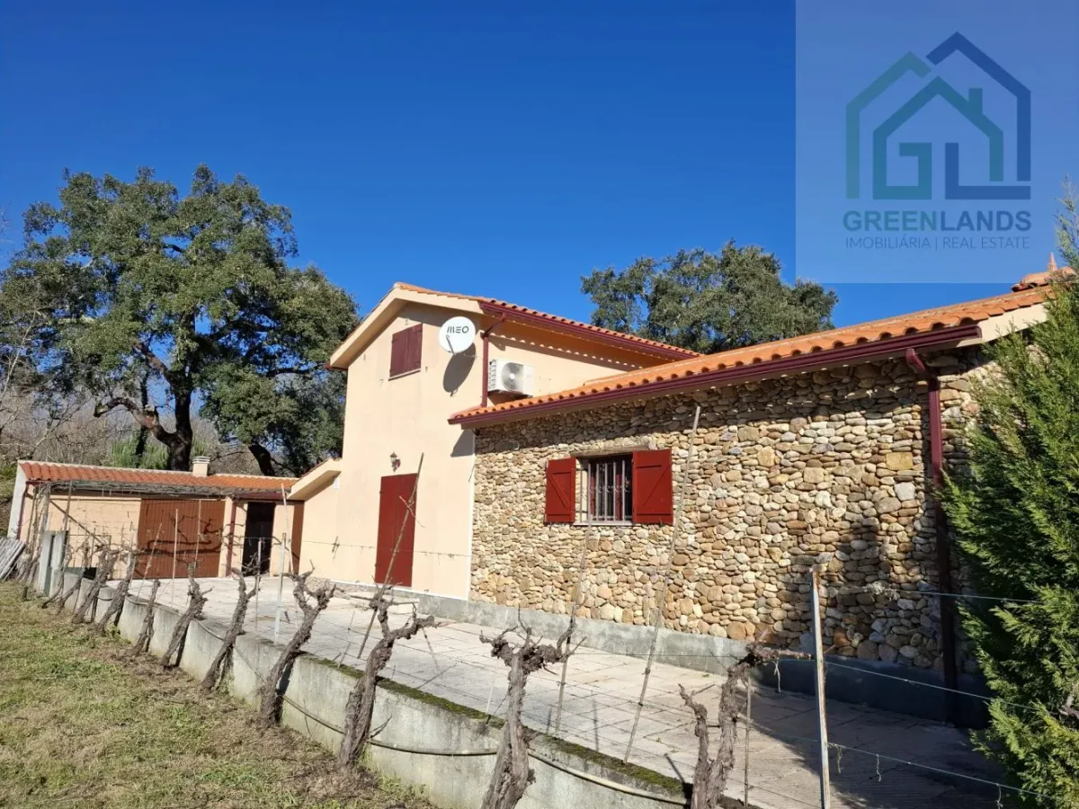 Quinta c/ casa Habitação em Sarzedo (cerca 6 mil m2)