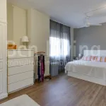 FANTÁSTICO ÁTICO SEMI-AMUEBLADO CON TERRAZA EN TRES TORRES 1