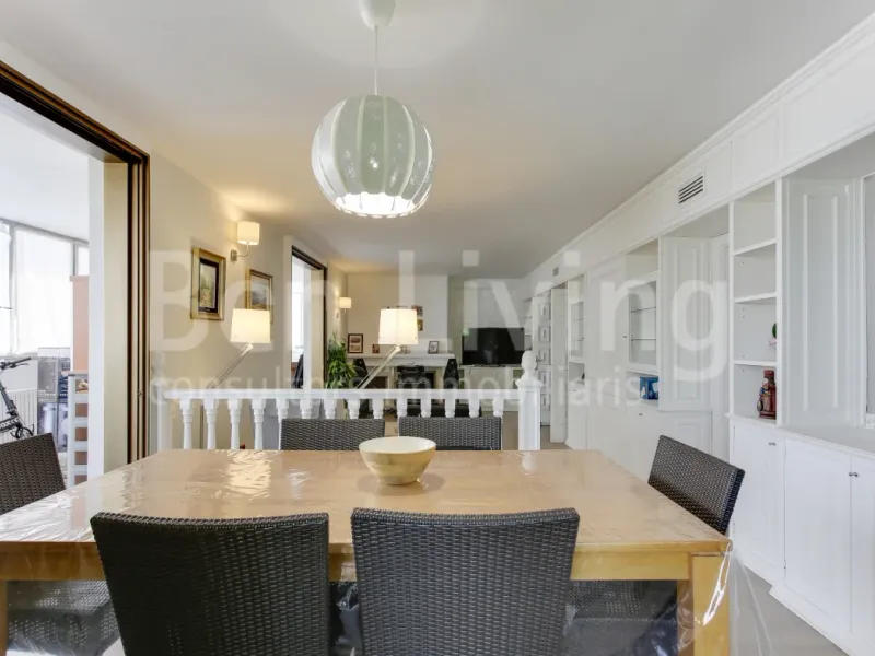 FANTÁSTICO ÁTICO SEMI-AMUEBLADO CON TERRAZA EN TRES TORRES