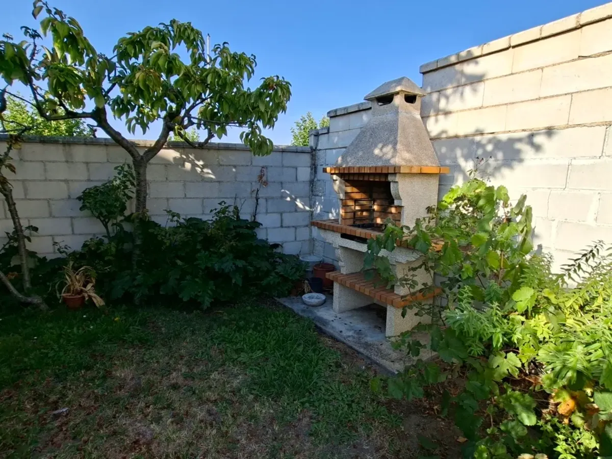 Bonito chalet independiente con piscina y garaje en Morales de Vino