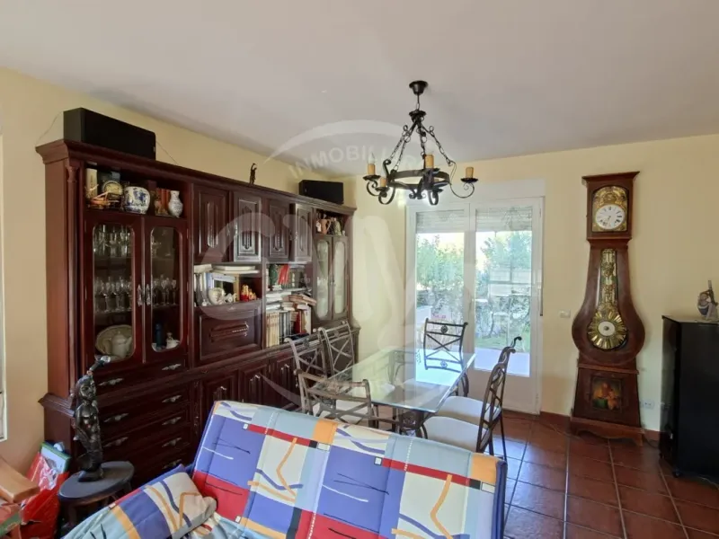 Bonito chalet independiente con piscina y garaje en Morales de Vino