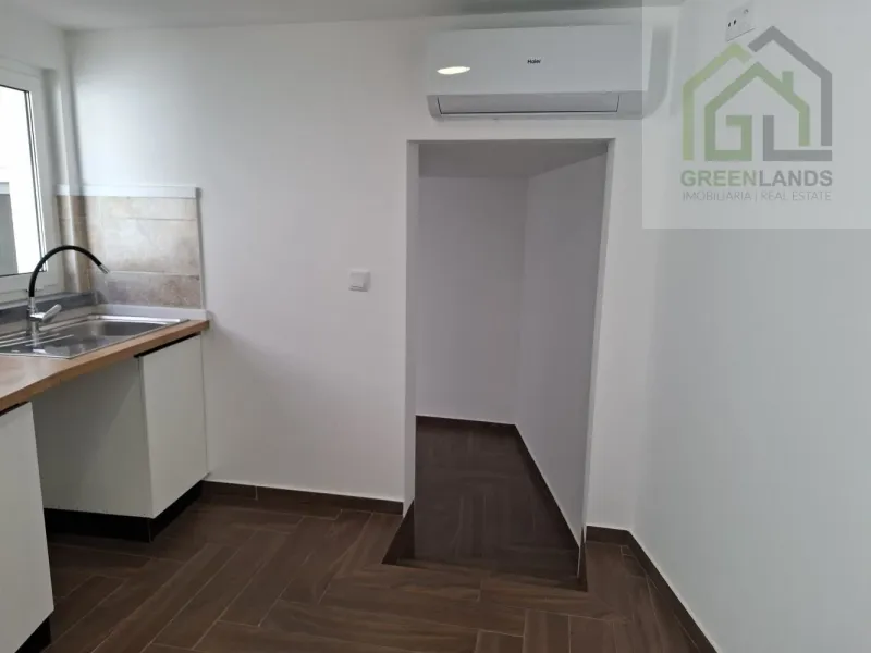 Venda de moradia M4 com espaço exterior em estado NOVO no centro da vila de Côja!