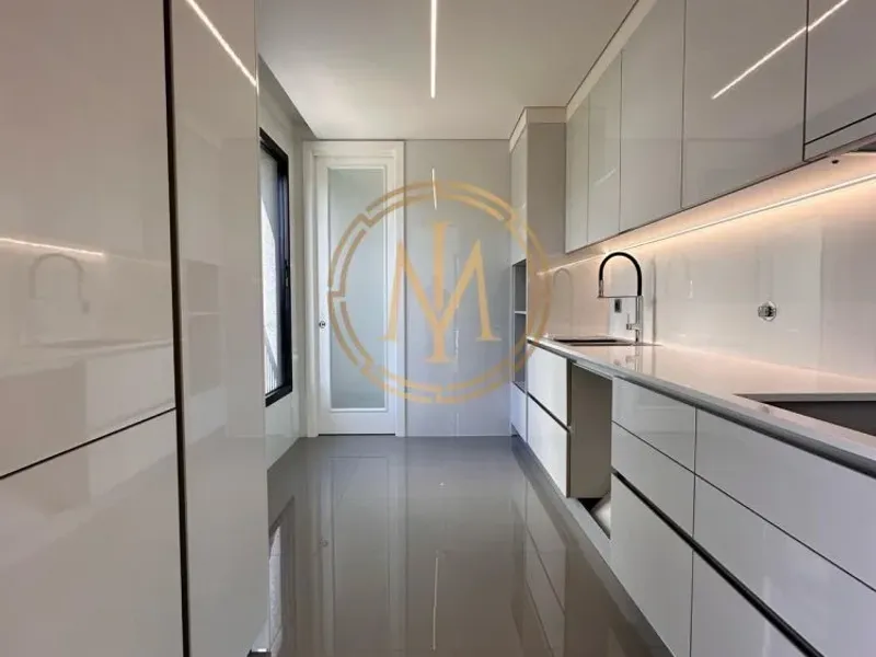 T3 com 2 lugares de garagem ao lado do Museu de Serralves