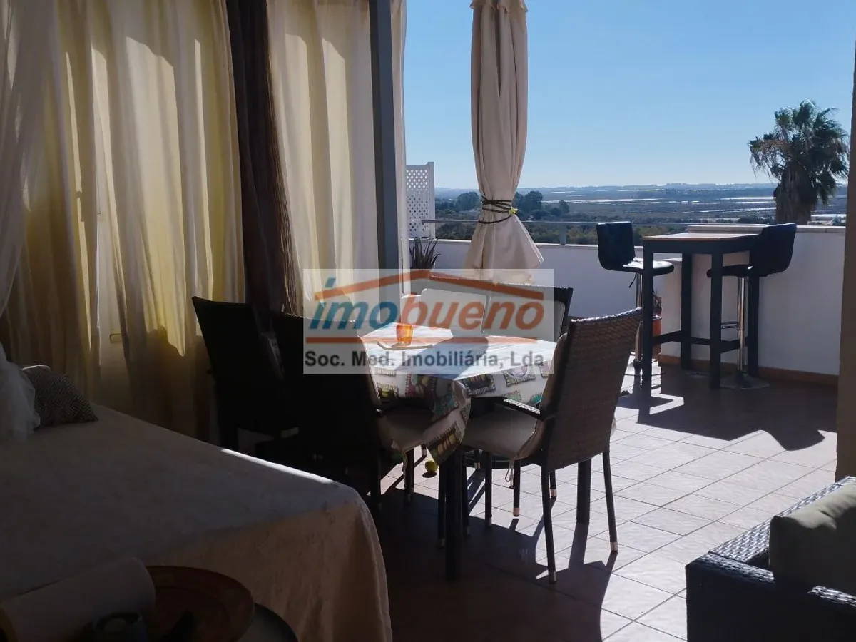 T3 + Terraço 60 m2 + Estacionamento