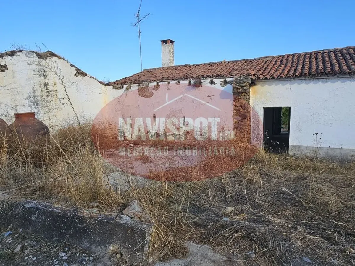 Ruina para recuperação em Casas Novas de Mares