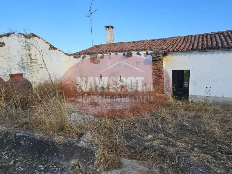 Ruina para recuperação em Casas Novas de Mares