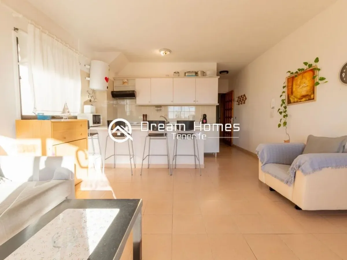 Bright & Airy Apartment with Sea Views