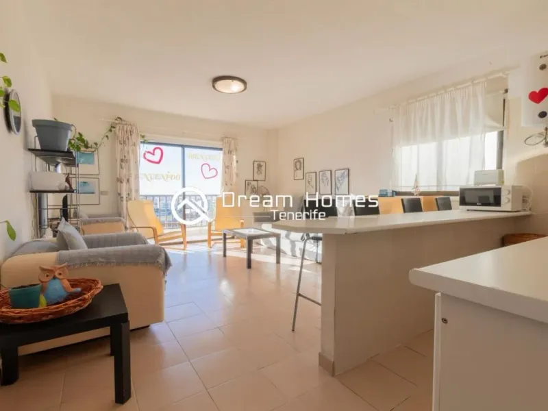 Bright & Airy Apartment with Sea Views