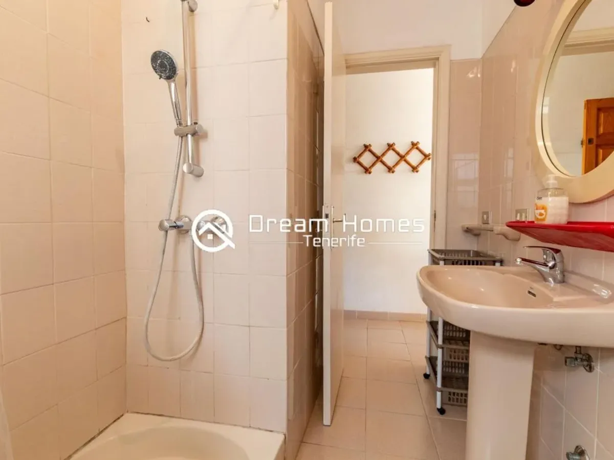 Bright & Airy Apartment with Sea Views