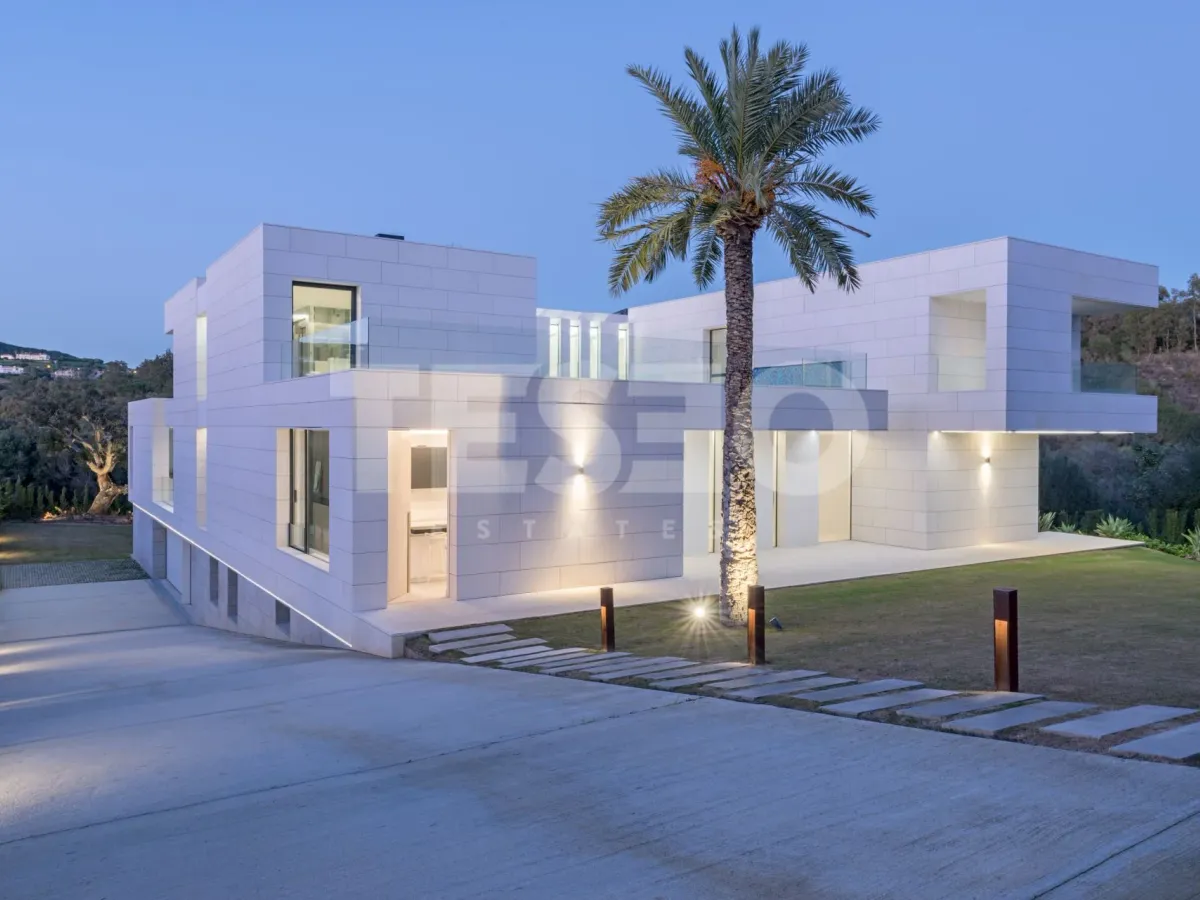 Fabulous Contemporary Style villa next to Valderrama Golf Course and facing a green protected zone.