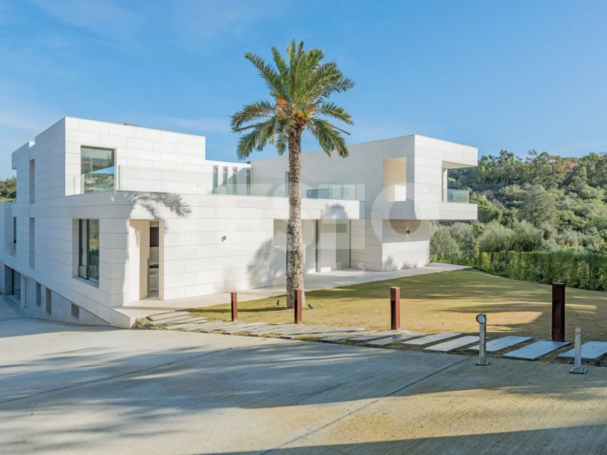 Fabulous Contemporary Style villa next to Valderrama Golf Course and facing a green protected zone.