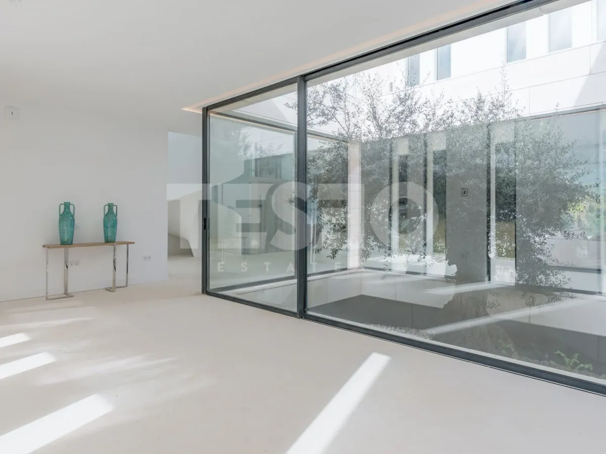 Fabulous Contemporary Style villa next to Valderrama Golf Course and facing a green protected zone.