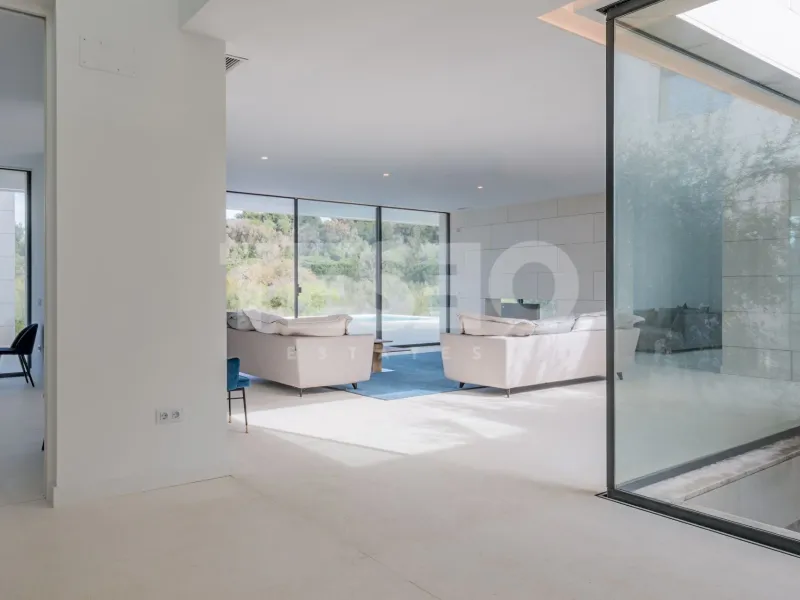 Fabulous Contemporary Style villa next to Valderrama Golf Course and facing a green protected zone.