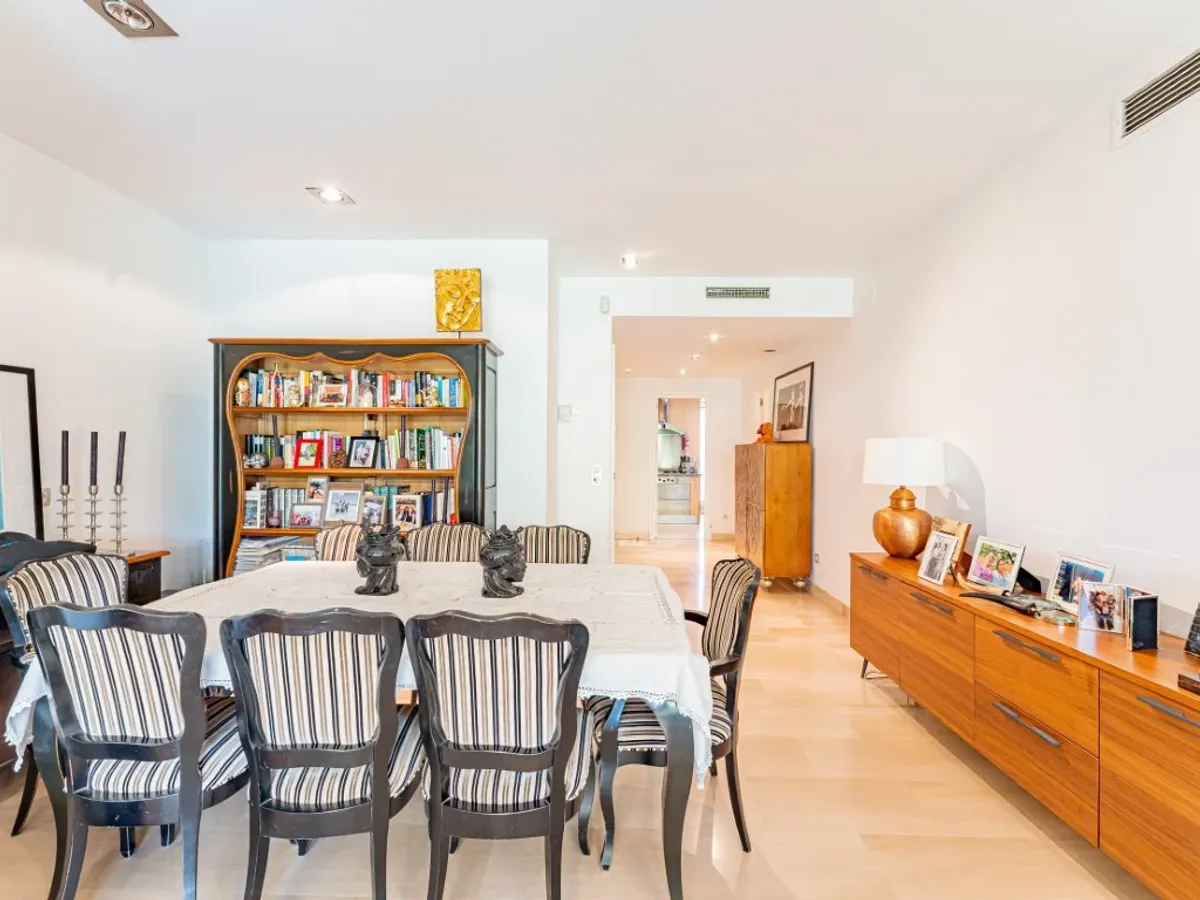 Impresionante bajo con jardín a la venta en Prado de Somosaguas – La Finca