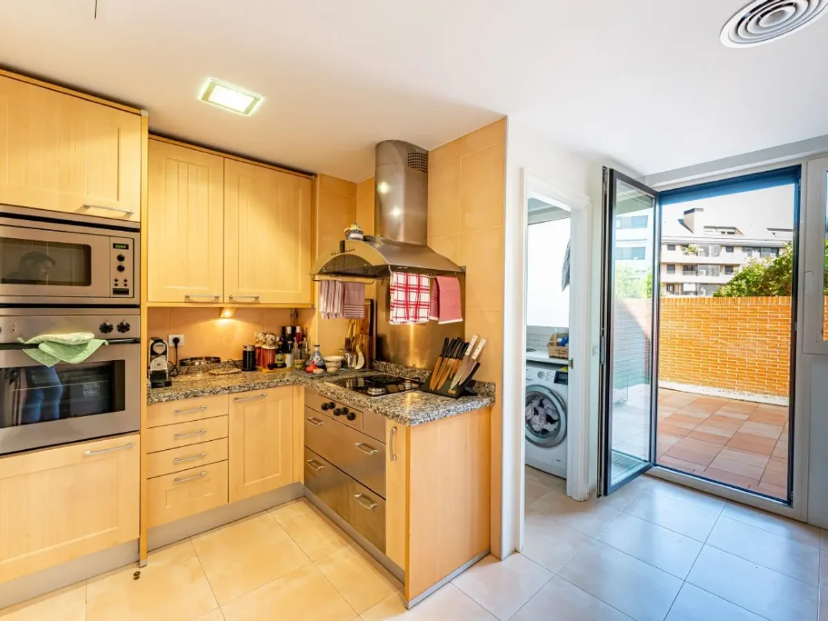 Impresionante bajo con jardín a la venta en Prado de Somosaguas – La Finca