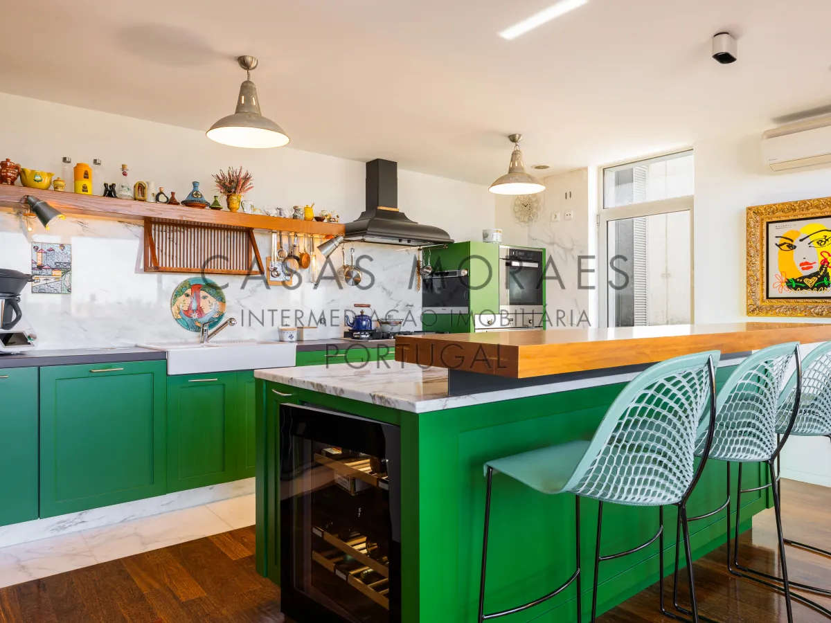 Penthouse T4 contemporânea em localização premium de Vila Nova de Gaia, com vista ampla para o Rio Douro