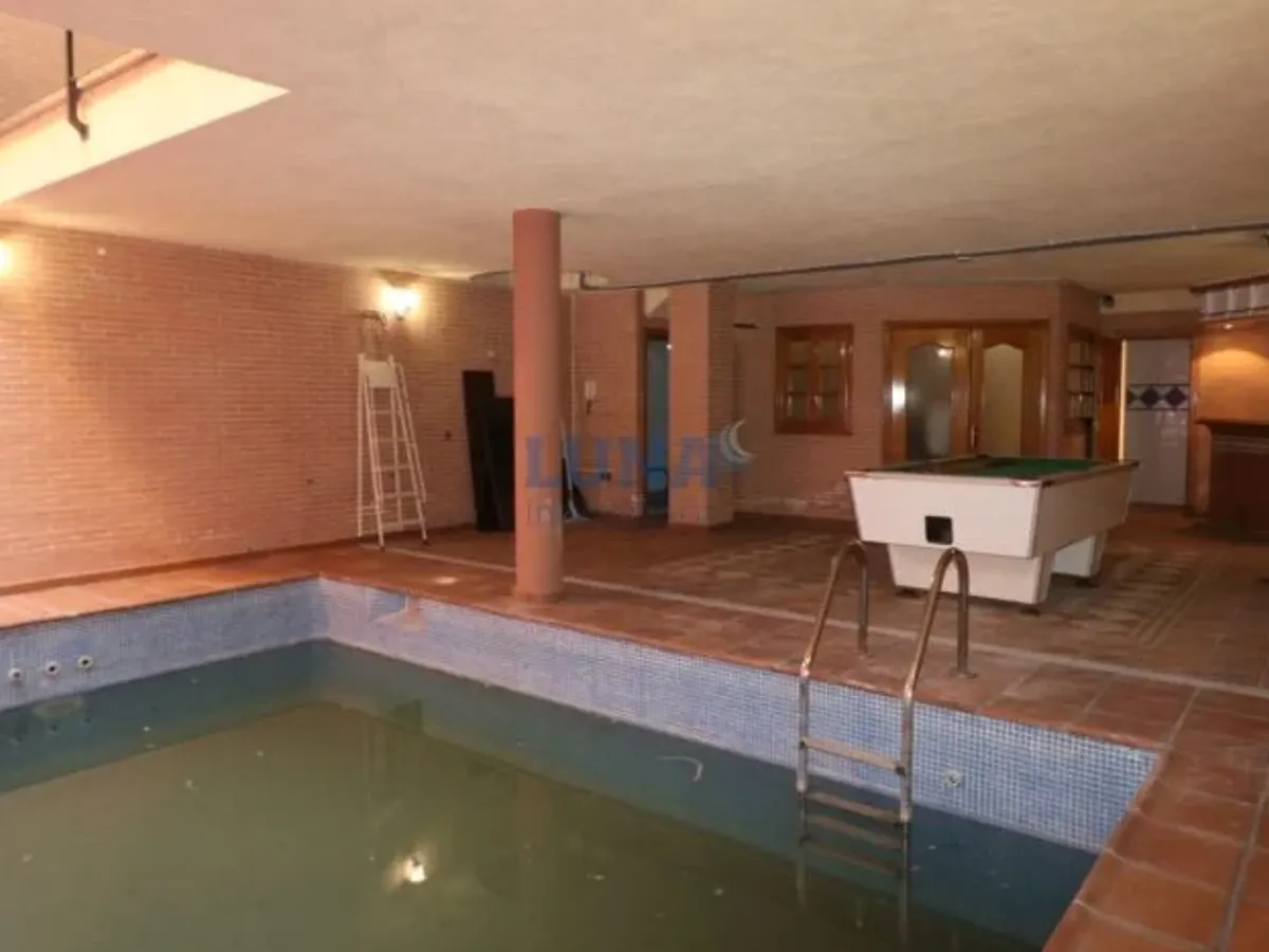 Edificio de 5 plantas con piscina en Getafe