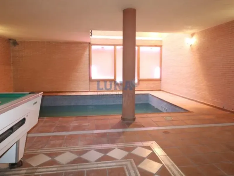 Edificio de 5 plantas con piscina en Getafe
