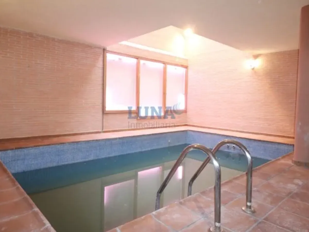 Edificio de 5 plantas con piscina en Getafe