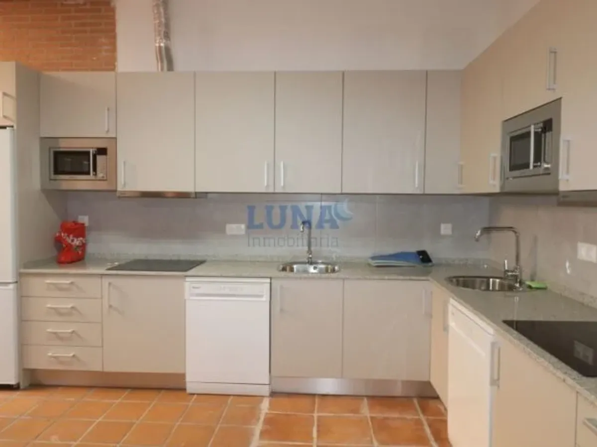 Edificio de 5 plantas con piscina en Getafe