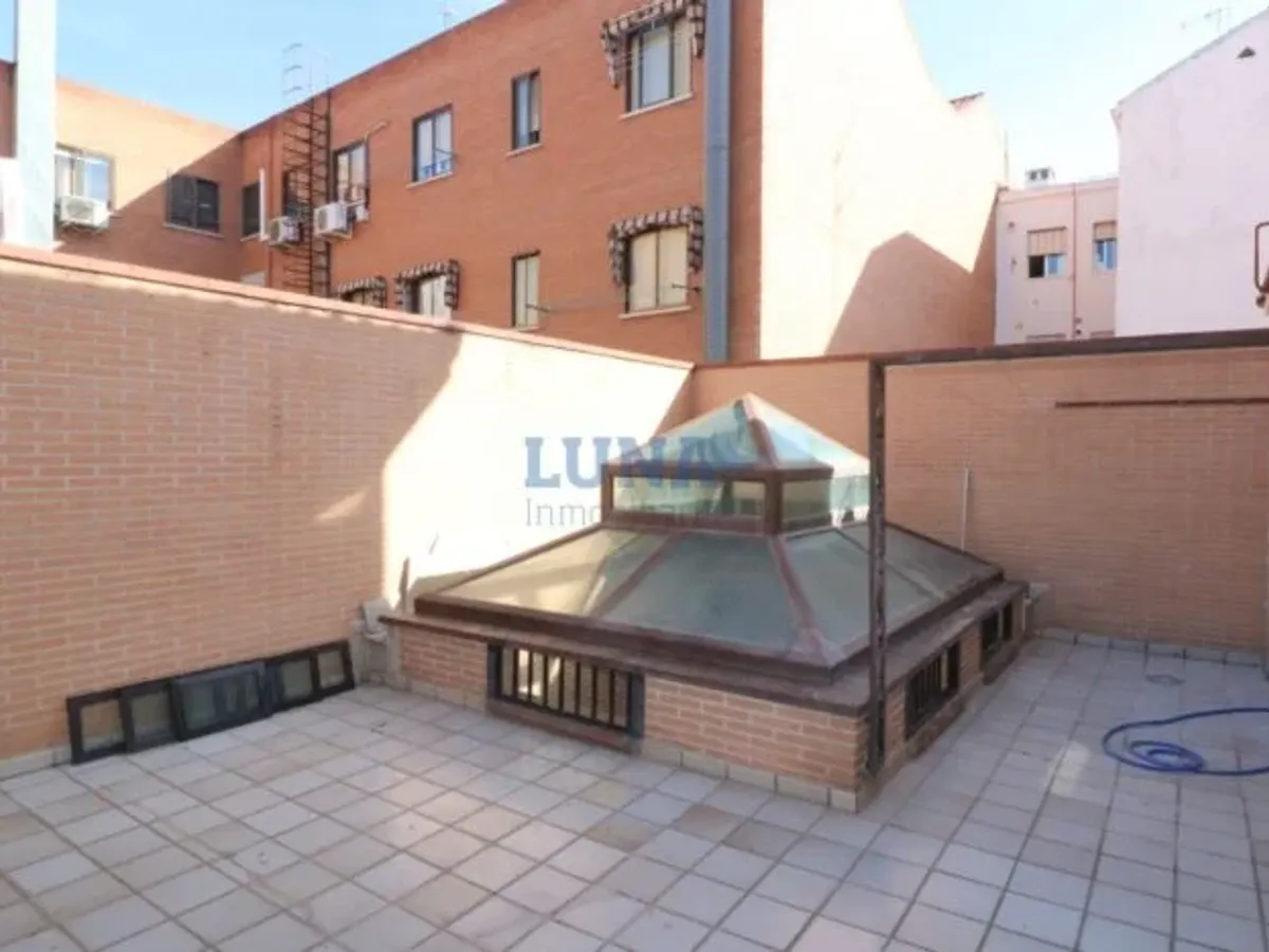 Edificio de 5 plantas con piscina en Getafe