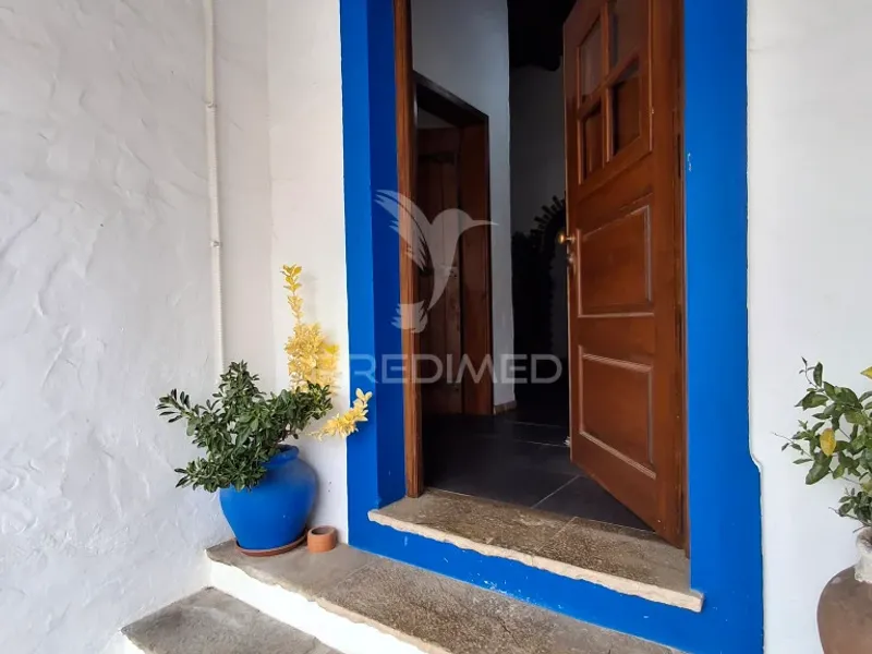 Moradia T2 com salamandra e pátio exterior