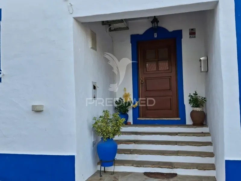 Moradia T2 com salamandra e pátio exterior