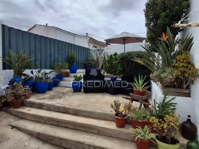 Moradia T2 com salamandra e pátio exterior