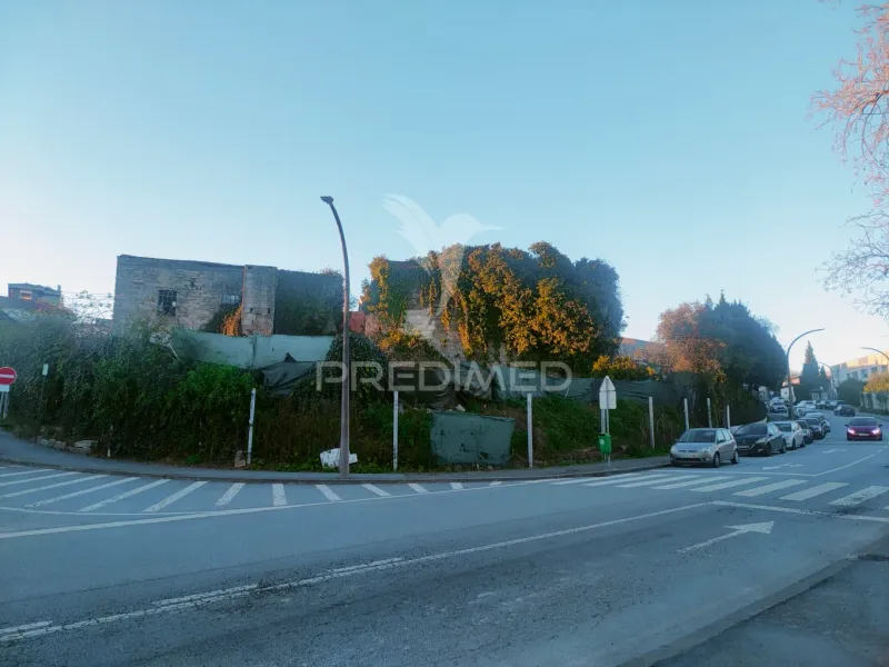 Lote de terreno para construção, em Campanhã, no Porto.