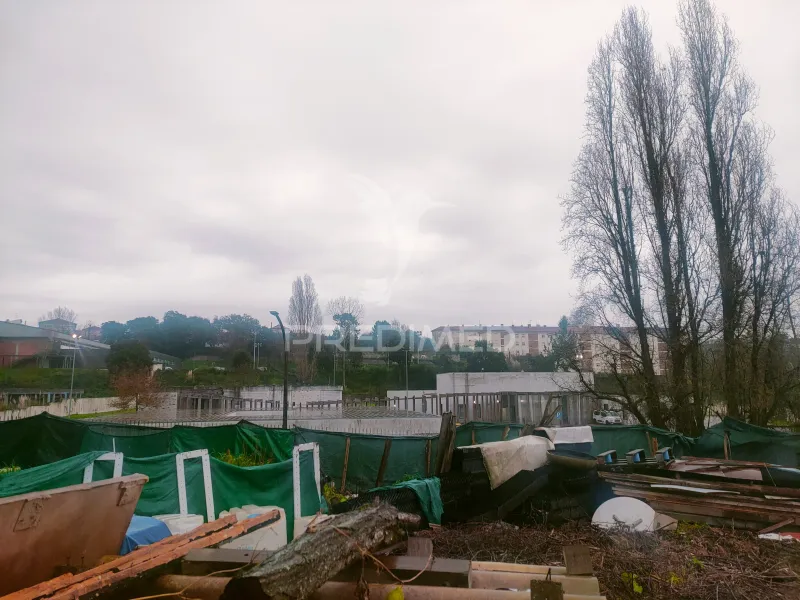 Lote de terreno para construção, em Campanhã, no Porto.