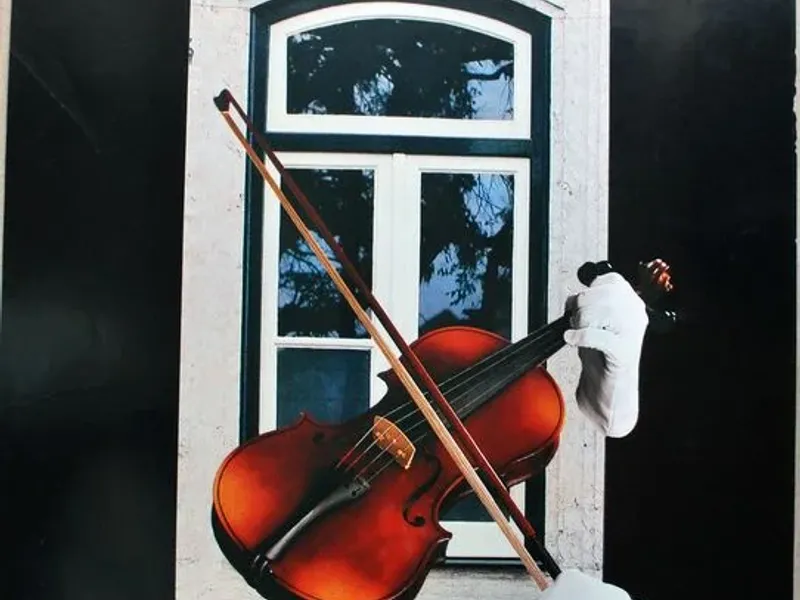 Gravura impressa em serigrafia - Violino à Janela 