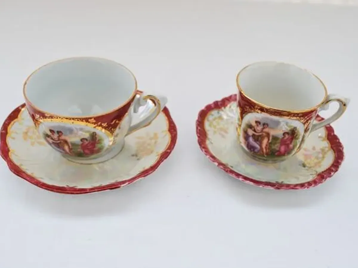 Conjunto de 2 chávenas antigas com pires 